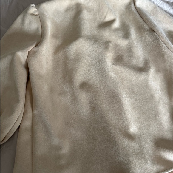 Tuckernuck bone suede Easton blouse Cream V-Neck Blouse with Puff Sleeves - Picture 3 of 12